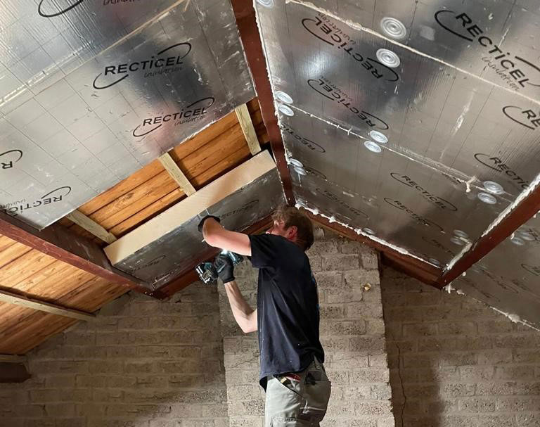Dakisolatie binnenuit met platen